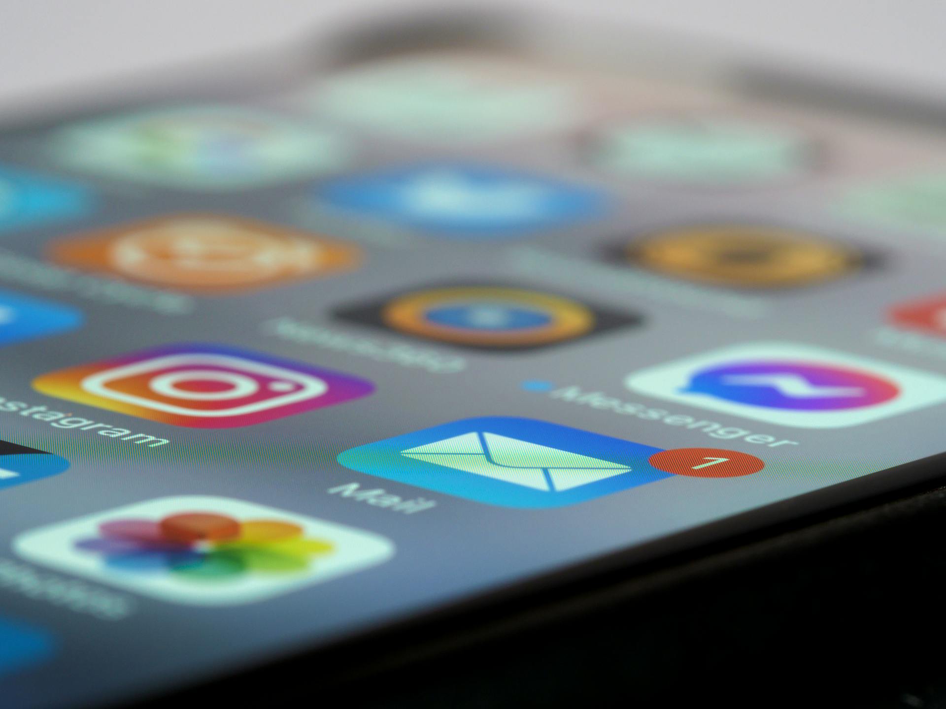 Close-up of smartphone screen showing email notification icon with one unread message, symbolizing mobile email engagement and real-time ecommerce communication.