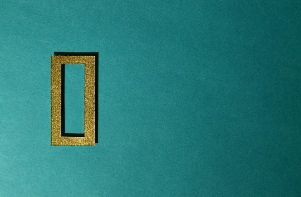 Gold number zero on teal background symbolizing 0-second average session duration in analytics reports.