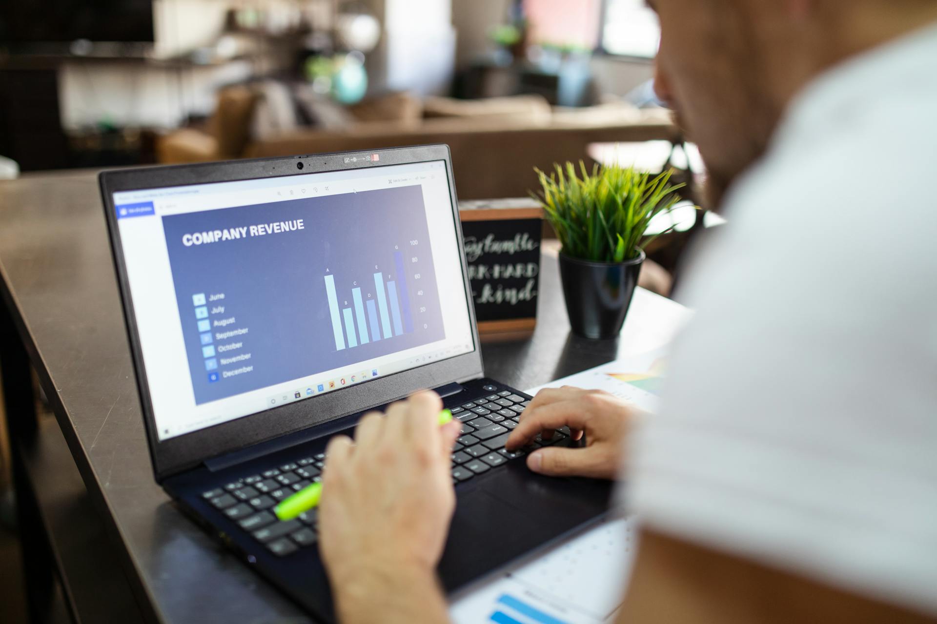 AI shopping agents driving ecommerce revenue growth through AI-powered shopping analytics, conversion optimization, and AI-driven sales performance tracking.