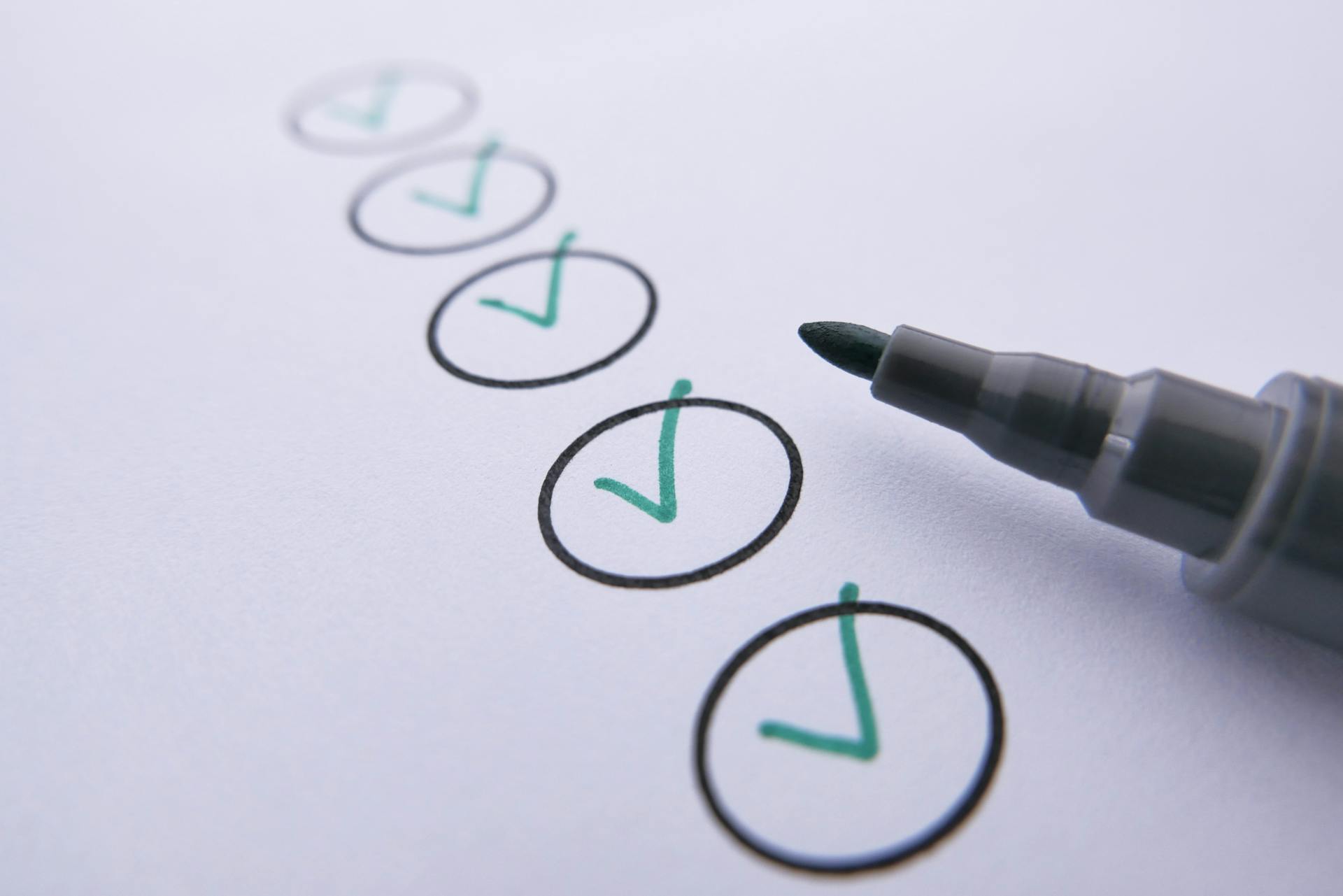 Shopify INP optimization checklist illustration showing performance testing, Core Web Vitals validation, and step-by-step review process for improving Interaction to Next Paint responsiveness.