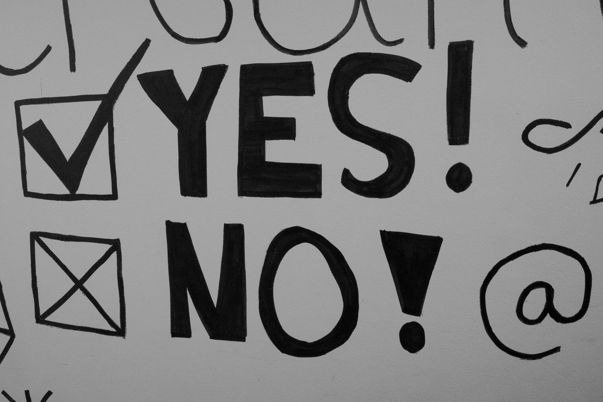 Yes and no checklist illustrating how to choose the right Shopify Product Review App for performance and SEO