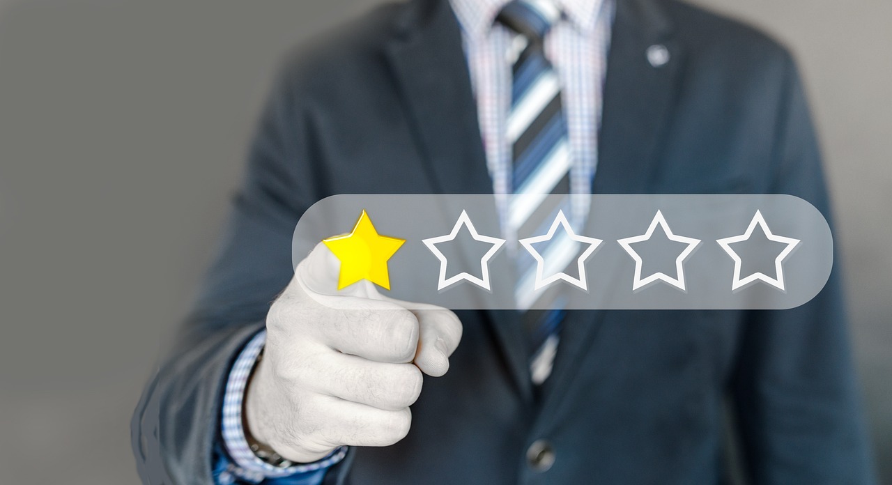 Trust signals for mobile traffic with customer ratings and reviews, showing how social proof builds credibility and improves ecommerce conversions.